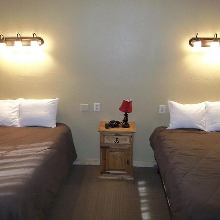 Knights Inn Pearsall Buitenkant foto
