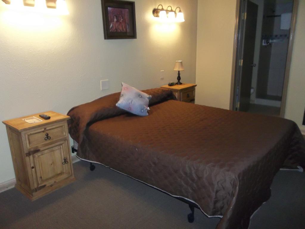 Knights Inn Pearsall Kamer foto