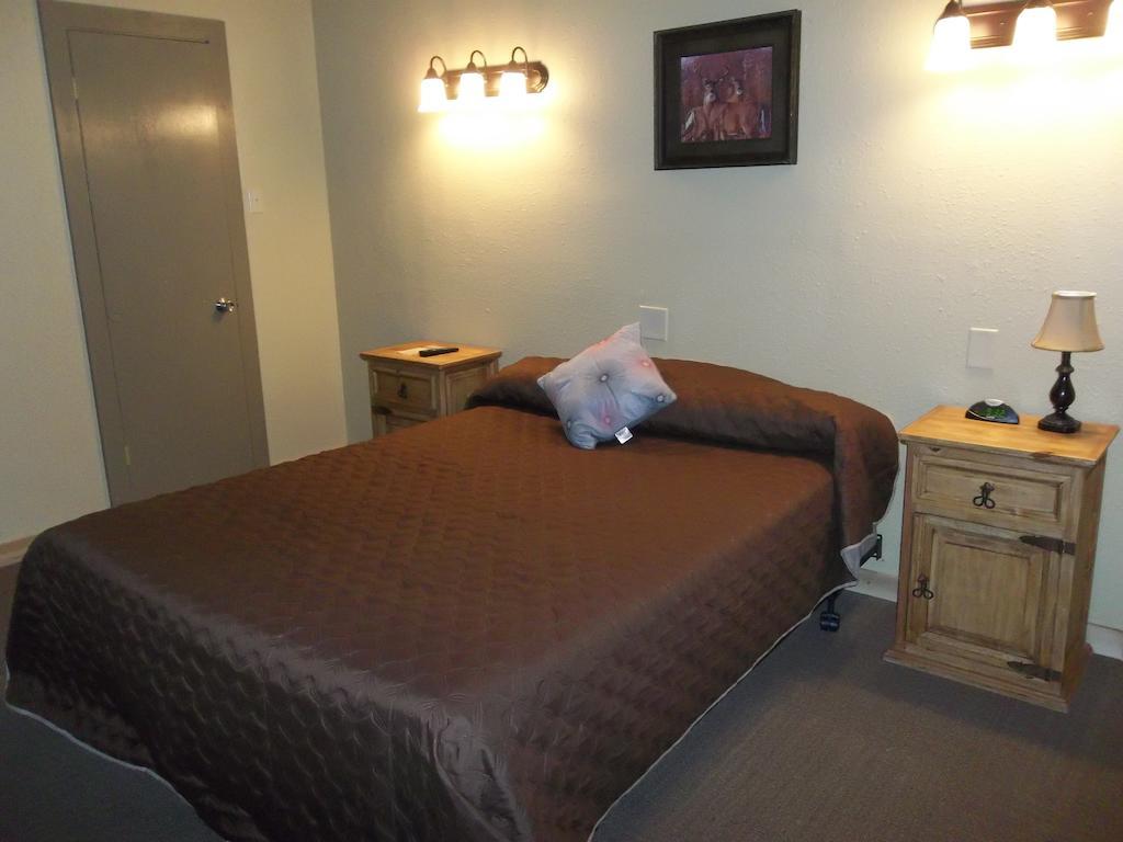Knights Inn Pearsall Kamer foto